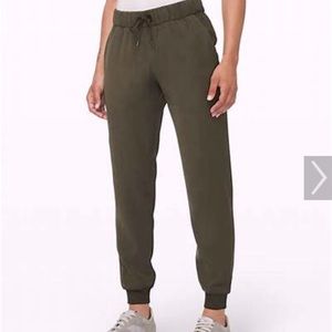 Lulu Lemon On the Fly Joggers Black Size 10